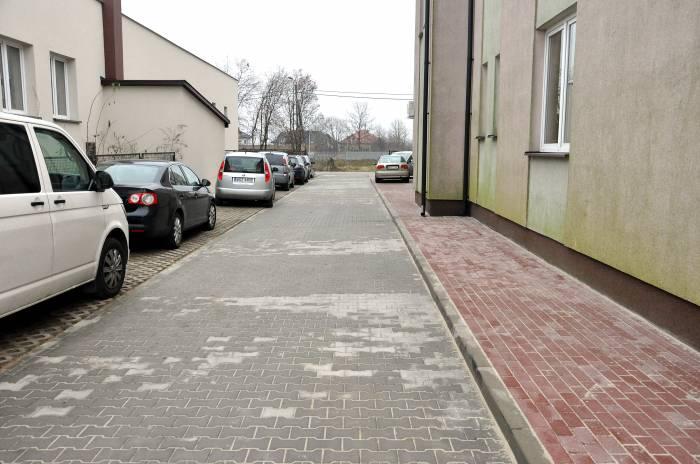 Nowy plac postojowy przy Powiatowym Urzędzie Pracy w Szydłowcu