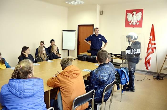 Poznali pracę policjantów