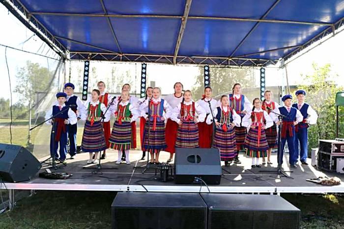 Folklor, tańce i wesołe miasteczko