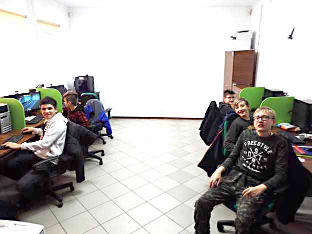 Internet, kursy i filmowe seanse