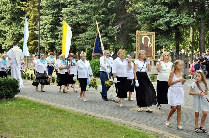 Tablica pamiątkowa ku czci proboszcza
