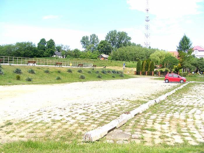 Parking przy zalewie