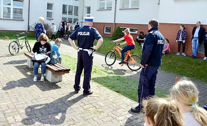 Wiedza i rowerowy tor przeszkód