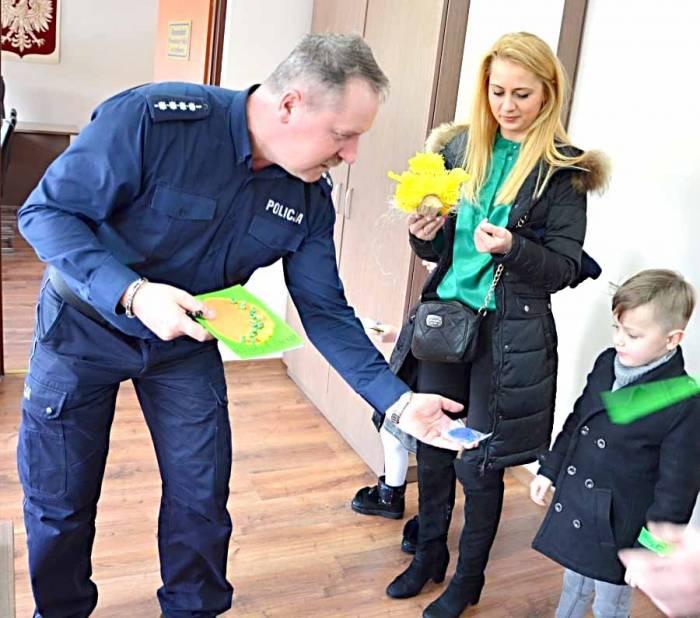 Przedszkolaki w komendzie