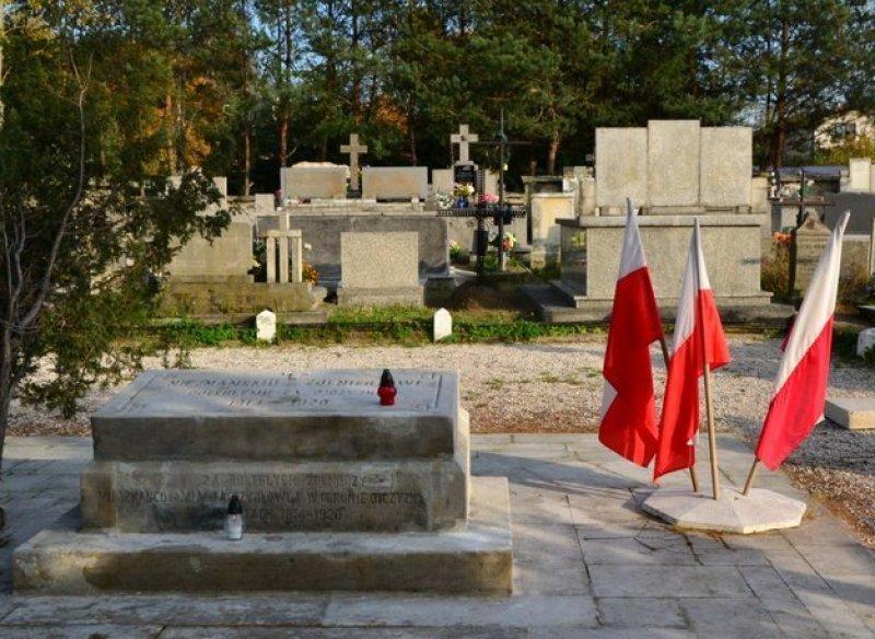 Konserwacja żołnierskiego pomnika