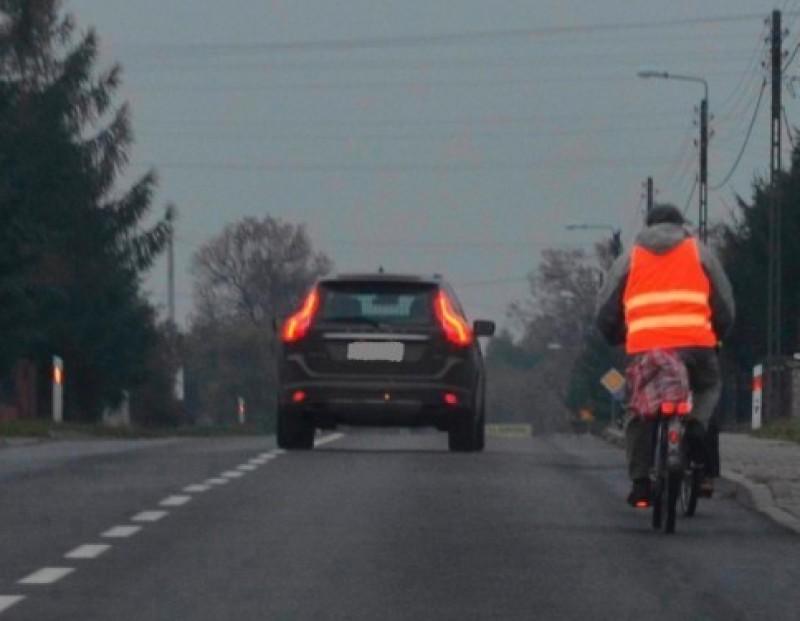 Noga z gazu i zbawienne odblaski