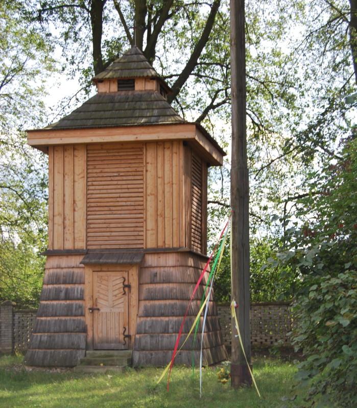 Oryginalna zabytkowa dzwonnica
