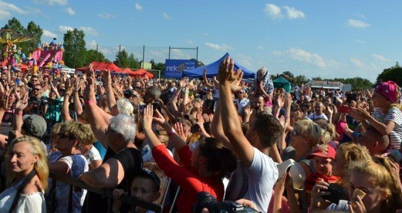 Stadionowa scena dla disco polo