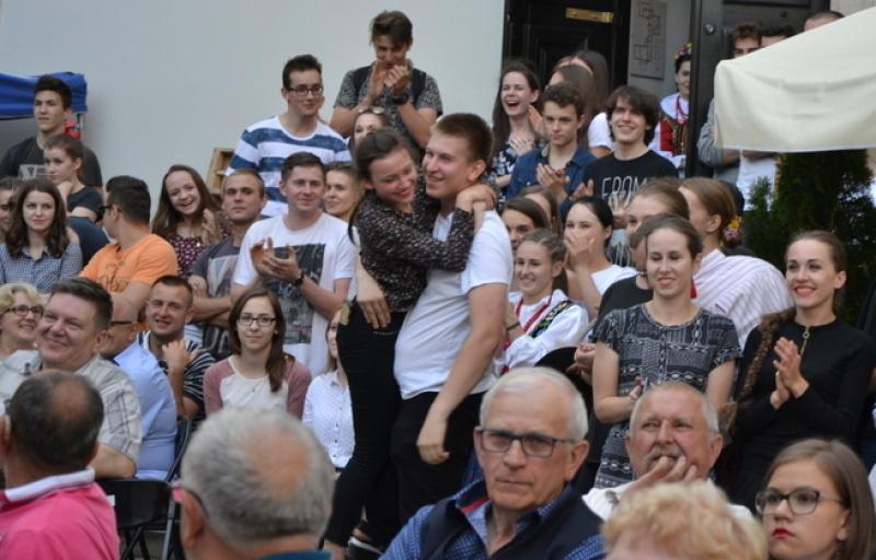 Radośnie i hucznie