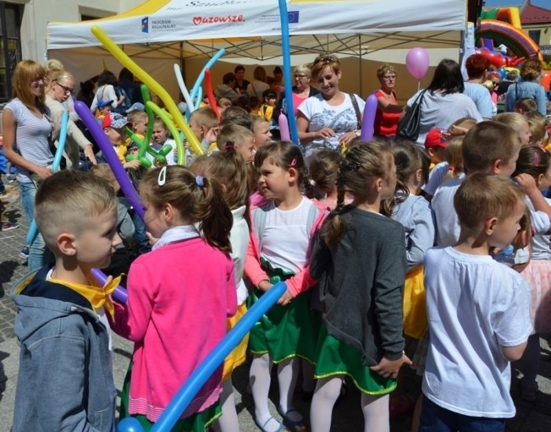 Dzieci królowały pod ratuszem