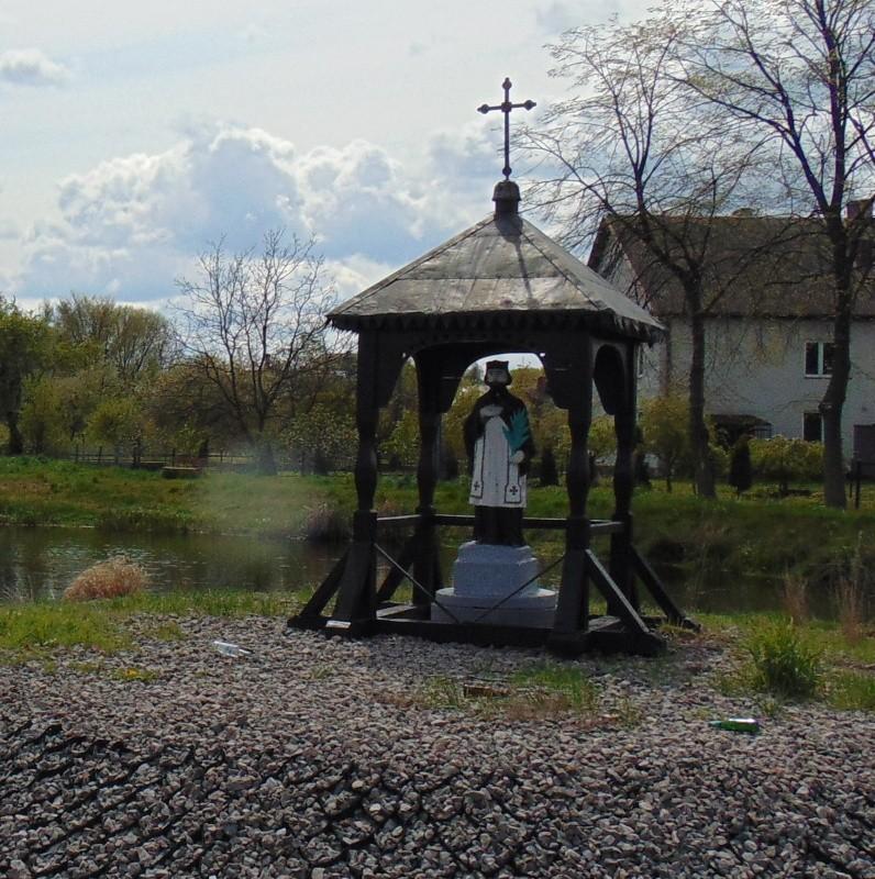 Wandale rzucają butelki