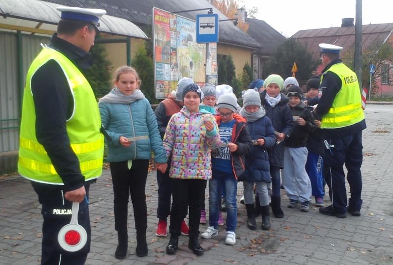 Jak bezpiecznie przejść przez pasy