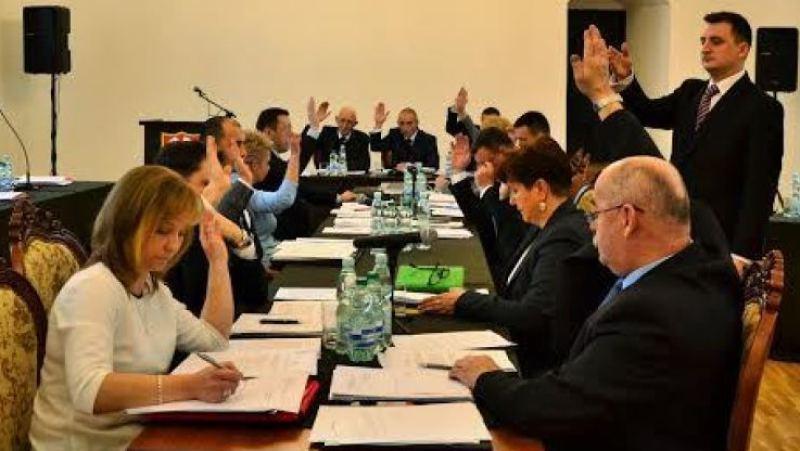 Sierpniowa uchwała miejskich radnych trafi do śmietnika?