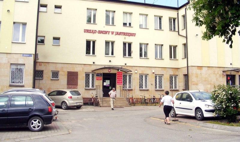 Bombowy żartowniś nadal na wolności