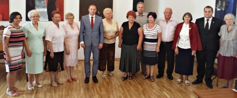 Radni miejscy za swoją pracę nie powinni brać pieniędzy