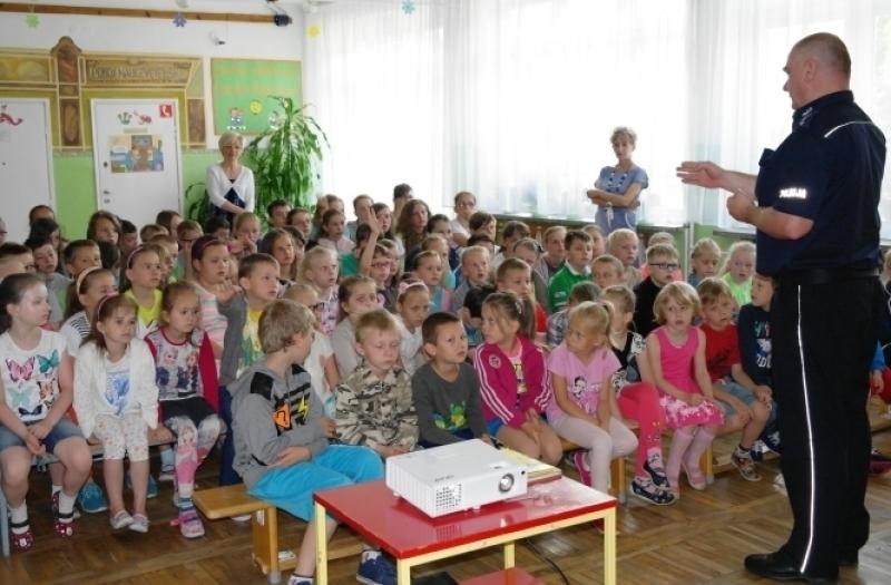 Policjant radził i ostrzegał
