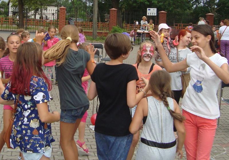Plastyka, angielski i wycieczki