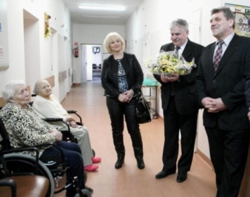 Wręczyli i życzyli
