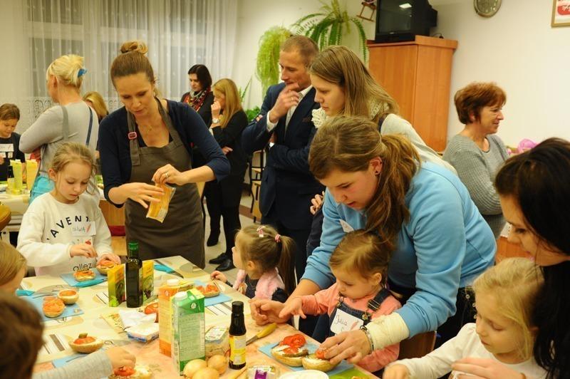 Uczyli i bawili