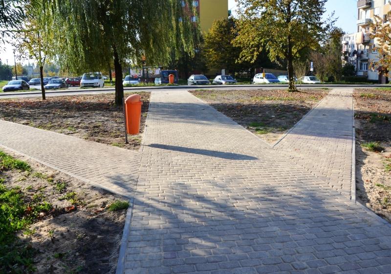Nowe chodniki i parkingi