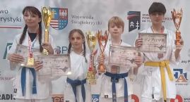 Zdjęcie przedstawia: Cztery medale dla AKS Szydłowiec na Mesko Cup 2025!