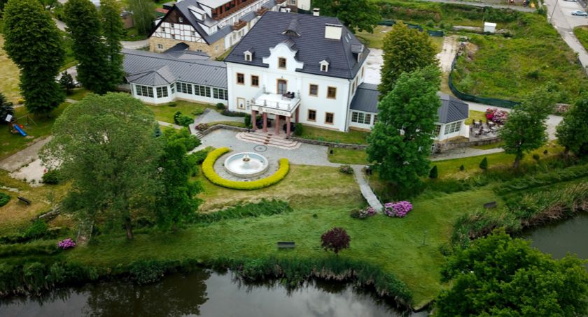 Pałac na Wodzie – Staniszów