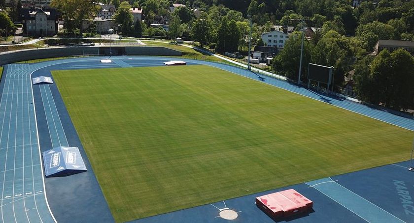 Stadion lekkoatletyczny w Karpaczu