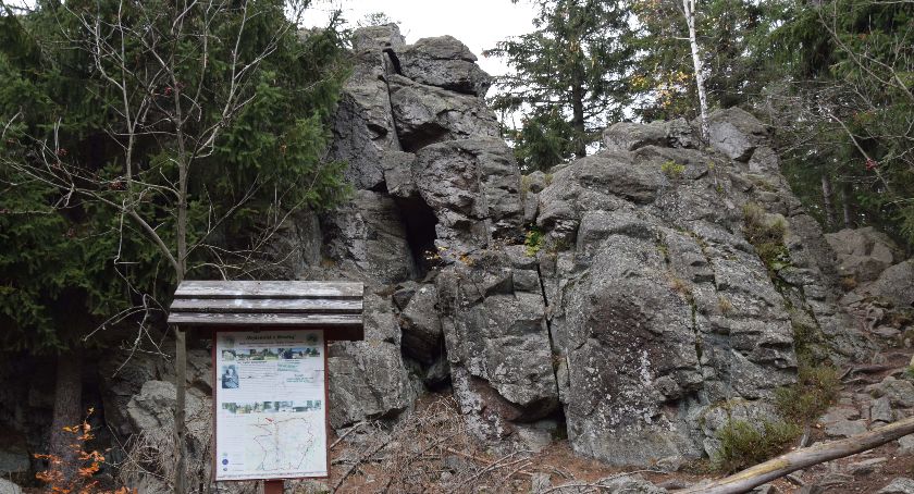 Grupa Skalna Mnich - Dzwonnica. W drodze na Wysoki Kamień.