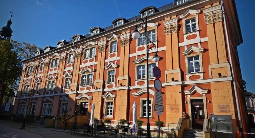 Długi Dom – jeden z reprezentacyjnych obiektów Cieplic