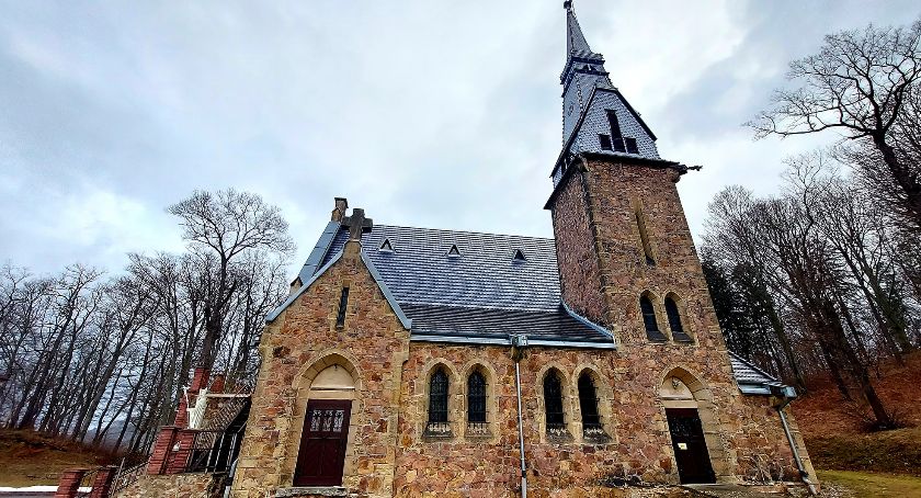 Kościół w Dąbrowicy - Sanktuarium Matki Bożej Jasnogórskiej Uzdrowienia Chorych 