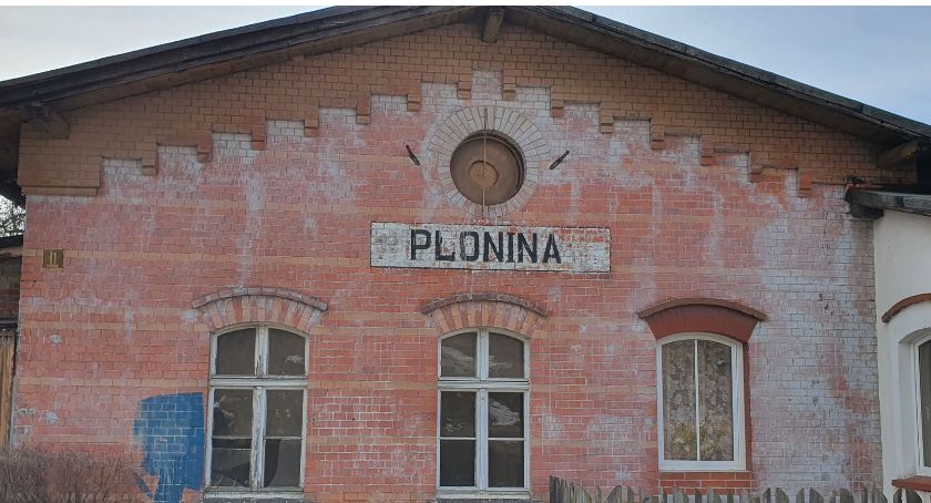 Nieczynna stacja kolejowa w Płoninie - Kolej Doliny Kaczawy