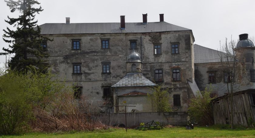 Pałac w Luboradzu. Osobliwa budowla obronna.