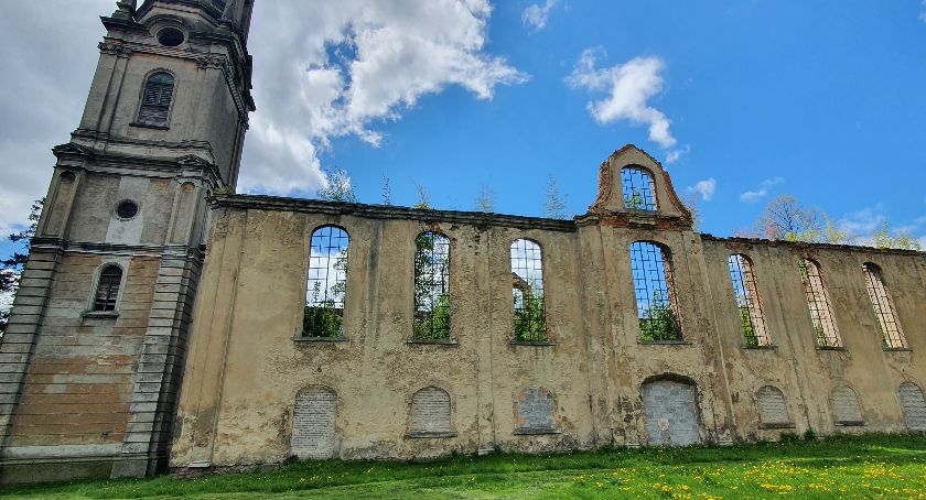 Ruiny kościoła ewangelickiego w Mirsku