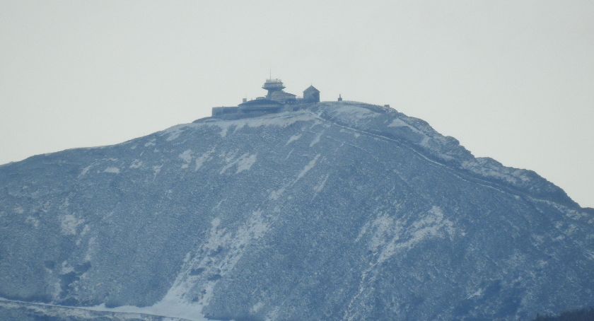 Pierwszy śnieg w Karkonoszach, jak wyprawić się w góry?