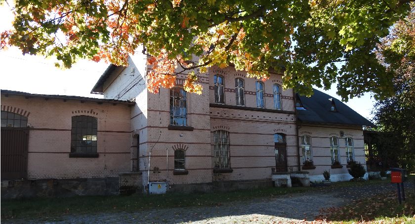 Nieczynna stacja kolejowa Nowa Wieś Grodziska
