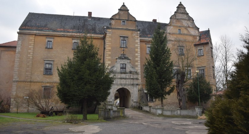 Mroczne tajemnice zamku w Płakowicach
