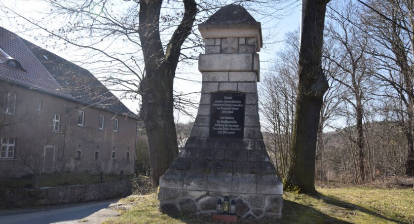 Pomnik poległych żołnierzy w Pokrzywniku