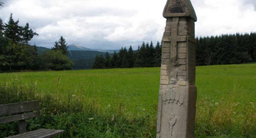 Pomnik z kielichem - Karkonoskie zakamarki