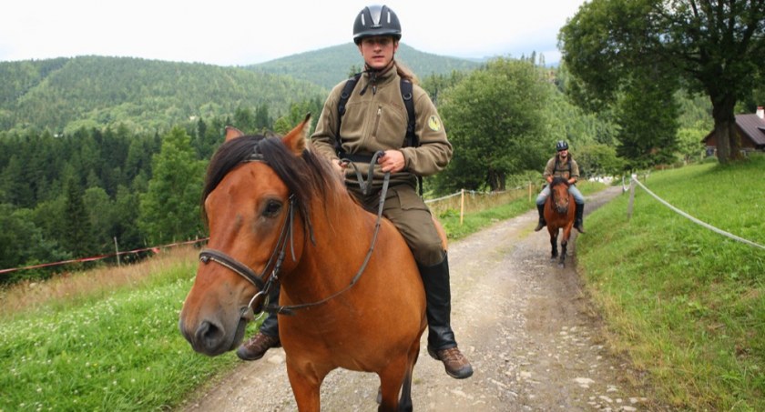 Karkonosze po raz kolejny przemierzają konne patrole czeskich strażników parku narodowego