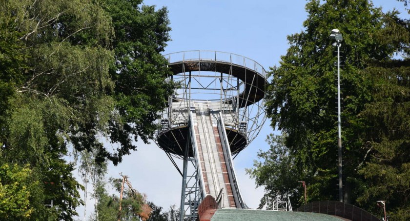 Wyjątkowa wieża widokowa i kompleks skoczni narciarskich - Lomnice nad Popelkou