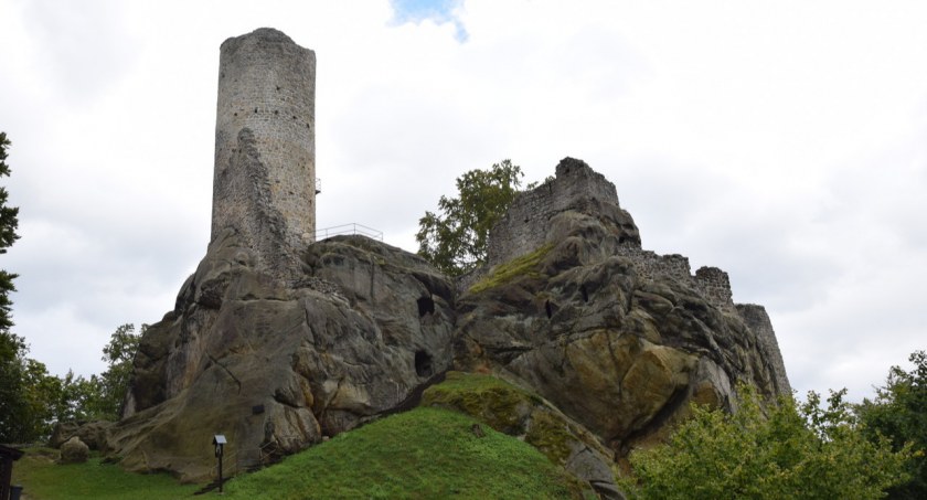 Ruiny zamku Frýdštejn - Średniowieczna skalna forteca