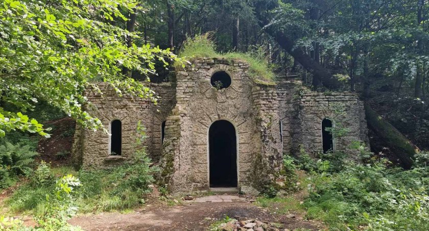 Ruiny zameczku Friedenstein w Sokołowsku