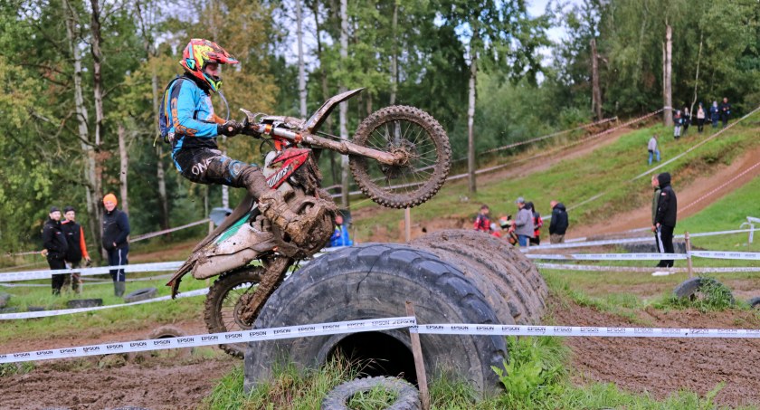 Piknik Cross Country w Siedlęcinie w trudnych warunkach