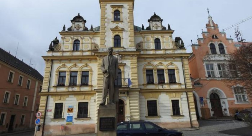 Znikający pomnik Masaryka w Hodkovicach nad Mohelkou
