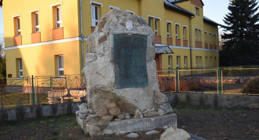 Dolní Řasnice - odkopany pomnik poległych. Ślady I wojny światowej. 