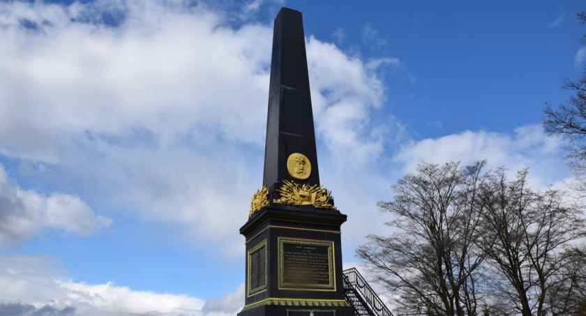 Monumentalny obelisk generała Gablenza w Trutnovie