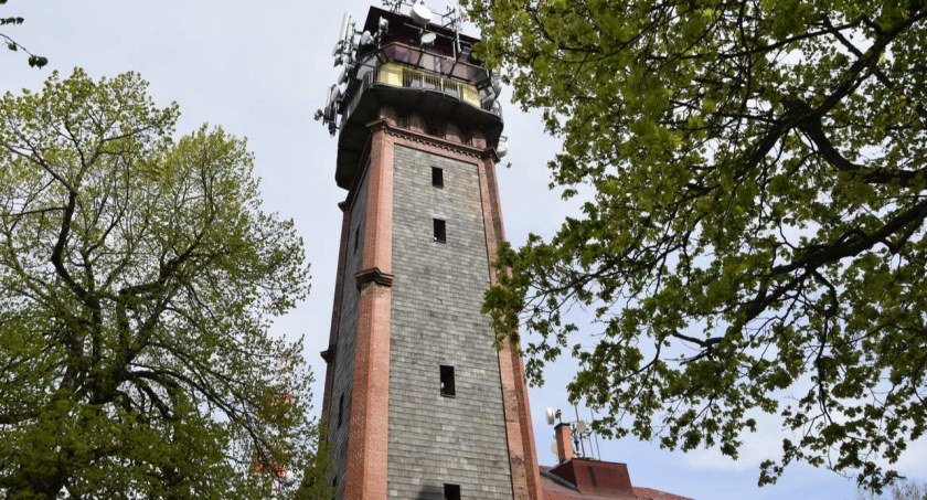 Wieża widokowa na szczycie góry Tabor - Jedna z najpiękniejszych w Czechach