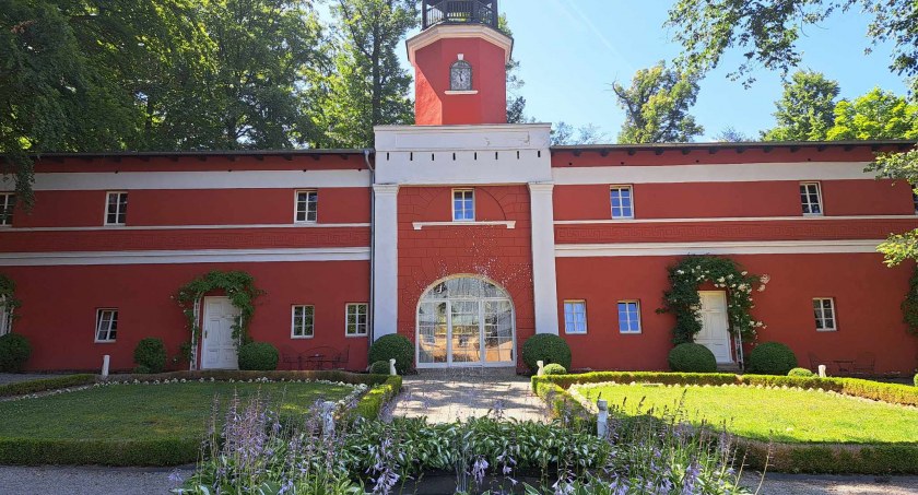 Pałac Staniszów z Domem Kawalera