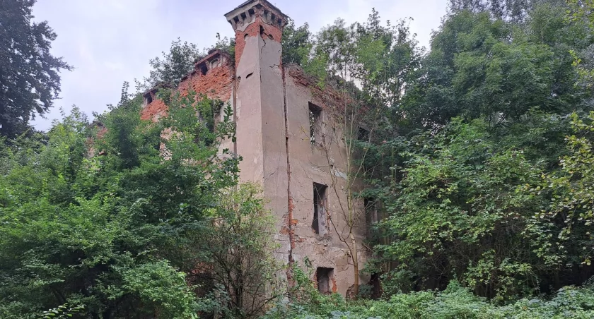 Ruiny pałacu w Milikowicach - Letnia rezydencja króla Fryderyka Wilhelma III