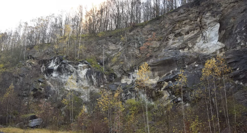 Rezerwat Przyrody Wapienne Wzgórze w Raspenavie - Geologiczna mozaika